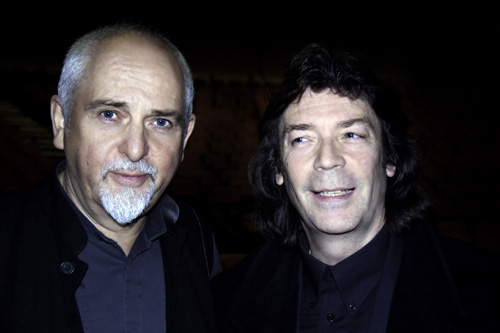 Peter Gabriel with Steve Photo © Maurizio Vicedomini da http://www.hackettsongs.com